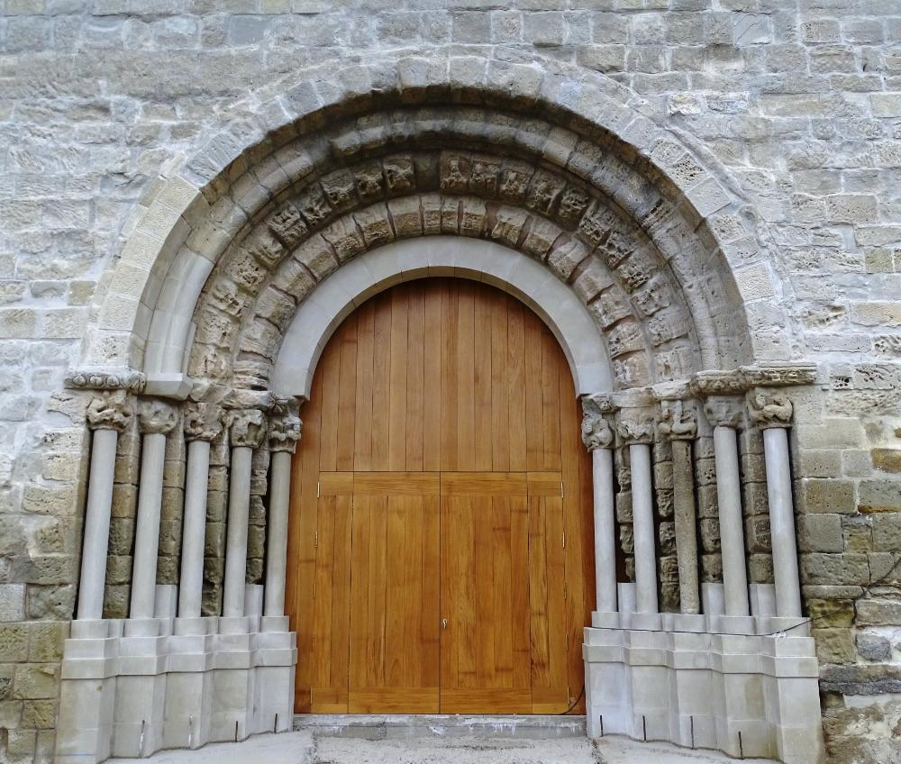 Imagen Recuperación y Restauracion de la Portada Románica de San Miguel por los Talleres de Empleo Almudévar Patrimonio 1 y 2